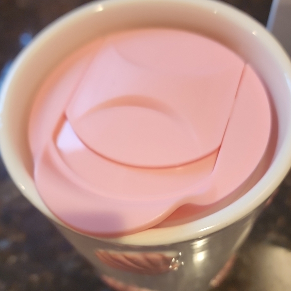 💕Hand-Painted Travel Mug with Pink Shells – 18 oz - Picture 3 of 5